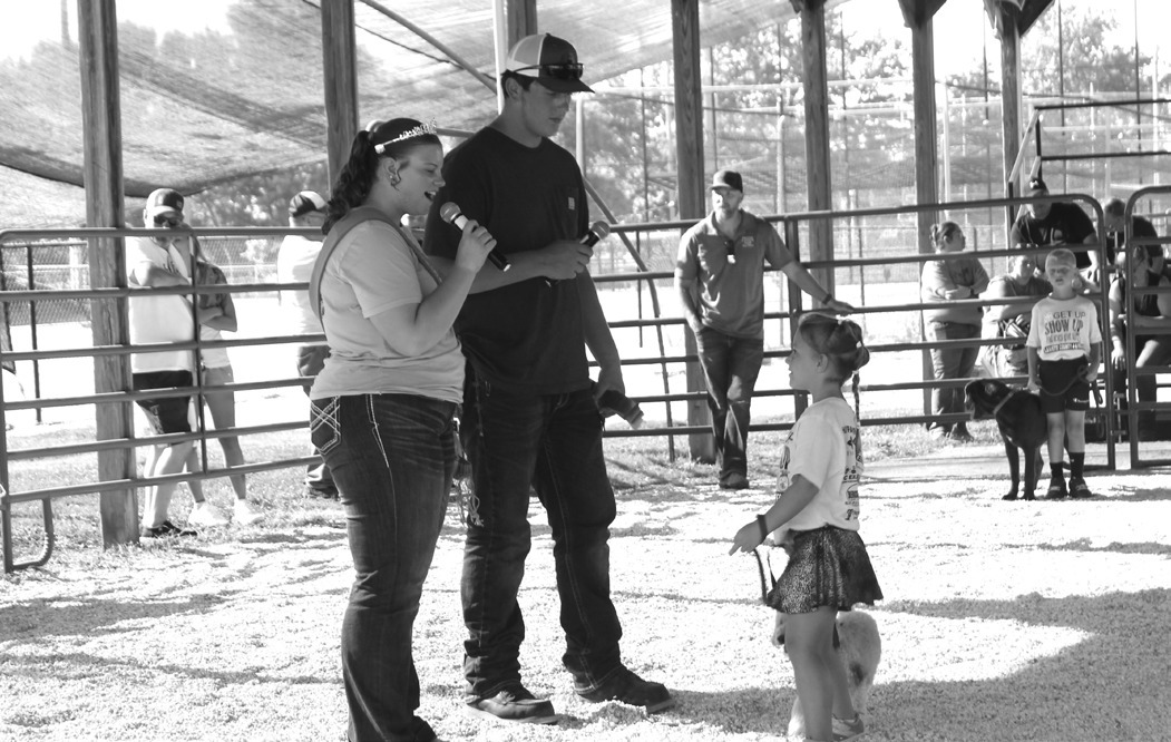 Young Clover Kid members showcasing their pets at the Lafayette County fairground park